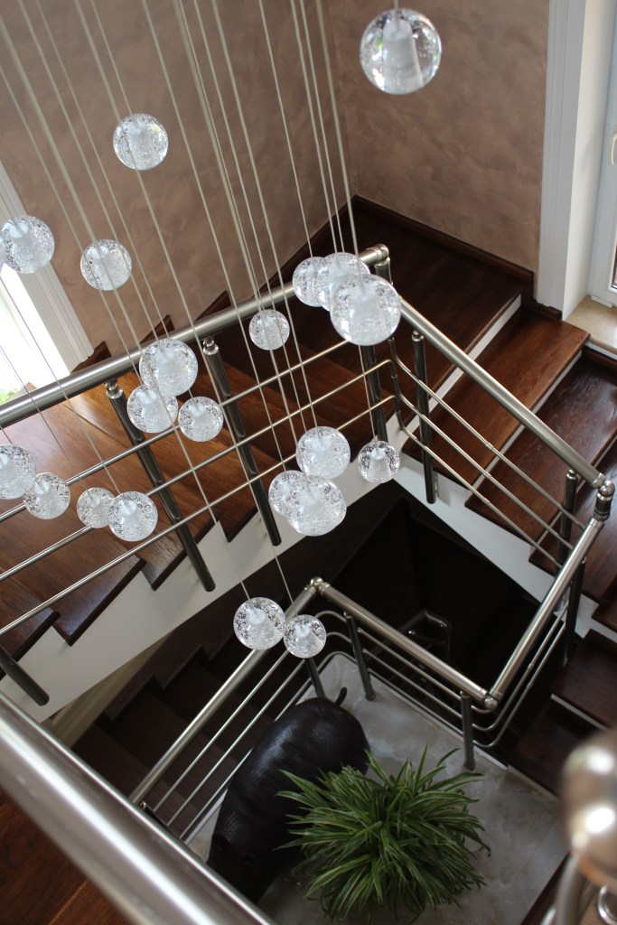 Дизайн загородного дома в стиле Арт-деко
нежные оттенки, натуральное дерево, кирпич в интерьере
синий цвет стен, стулья с ветками индивидуального дизайна, каскадная люстра
мебель estetica
by alessandra grigoreva
